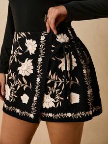 Travachic 大码波西米亚风休闲度假沙滩短裤，系带装饰，荷叶边饰边，女款