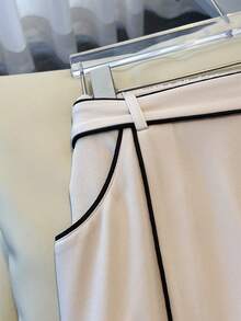 GlowEve CURVE Pantaloni eleganti e casual da donna, a gamba ampia, con tasche inclinate, dettagli a contrasto e fibbia metallica - Albicocca - Visualizzare 3