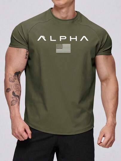 Manfinity Sport PWRUP 男友风格男士休闲健身短袖 T 恤，印有美国国旗，健身服，男士健身 T 恤，健身 T 恤运动上衣，透气健身上衣