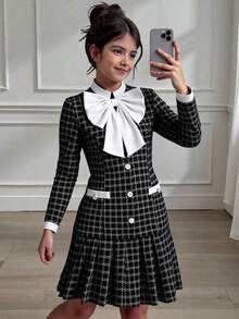 Chiếc váy dài tay kiểu Chanese thanh lịch và đa năng dành cho thiếu nữ này của Zhongda Girls có nơ trắng lớn ở phía trước và các chi tiết trang trí màu trắng ở tay áo. Tổng thể thiết kế thanh lịch và cổ điển, phù hợp với những dịp theo đuổi phong cách cổ điển và tinh tế. - màu đen - Xem 1