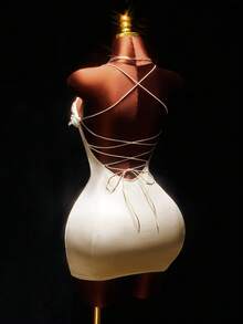 Amplova 女士奶油色碎花修身喇叭迷你连衣裙，性感前卫，舒适贴身，适合约会、情人节、春季穿着。 - 杏色 - 查看 2