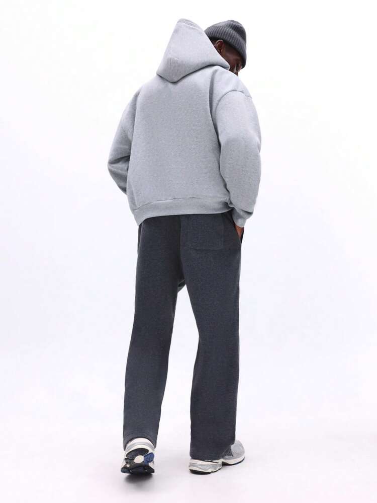Conjunto de sudadera con capucha y pantalones deportivos