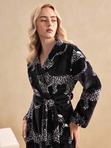 EverLounge 女士豹纹交叉裹身系带睡袍，时尚家居服，蓬松舒适，冬季必备 - 黑色 - 查看 5