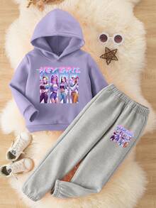 SHEIN Playful Pals 舒适秋冬款式，少女休闲时尚创意个性清新简约可爱虚拟女团角色标语印花连帽衫和运动裤套装，舒适穿搭 - 彩色 - 查看 2