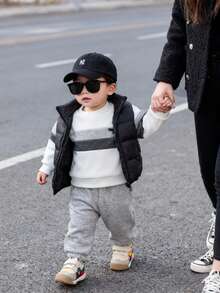 SHEIN 0-3 岁男女通用婴幼儿春秋灰色和白色拼接长袖套头衫搭配纯灰色裤子套装，简约时尚百搭设计适合外出、休闲装和日常上学穿着