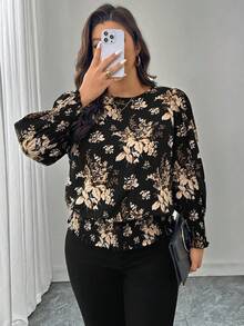SHEIN LUNE Chemise décontractée de grande taille à imprimé floral vintage avec col rond, garniture à volants et manches bouffantes. Top noir élégant. Collection de blouses chics pour femmes. Blouses élégantes pour femmes pour le Nouvel An, Noël, les vêtements pour femmes en hiver, le Thanksgiving. Blouse à manches longues à fleurs, blouse de soirée pour femmes. - Multicolore - Voir 7