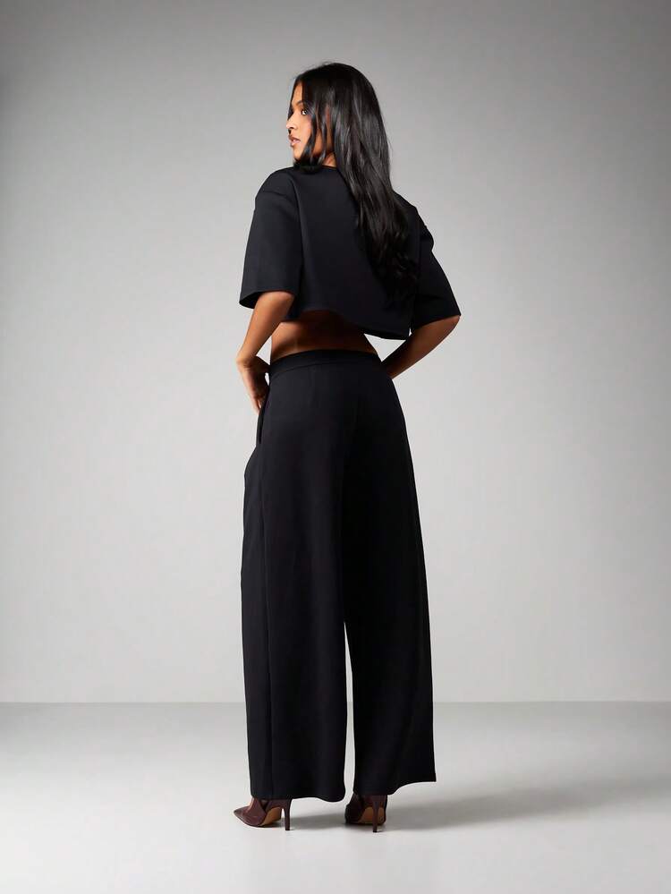 MISSGUIDED Crop Top und weite Hose als koordiniertes Zweiteiler-Outfit, V-Ausschnitt, lässig