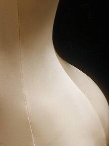 Amplova 女士奶油色碎花修身喇叭迷你连衣裙，性感前卫，舒适贴身，适合约会、情人节、春季穿着。 - 杏色 - 查看 6