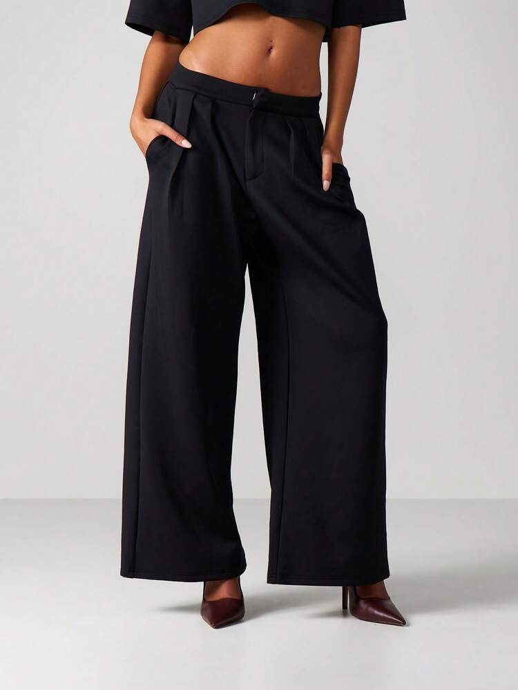 MISSGUIDED Crop Top und weite Hose als koordiniertes Zweiteiler-Outfit, V-Ausschnitt, lässig