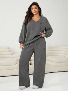 Solflare 大码女式深灰色骑士印花落肩长袖卫衣和阔腿裤休闲两件套 - 深灰色 - 查看 4