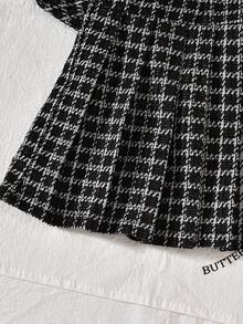 Chiếc váy dài tay kiểu Chanese thanh lịch và đa năng dành cho thiếu nữ này của Zhongda Girls có nơ trắng lớn ở phía trước và các chi tiết trang trí màu trắng ở tay áo. Tổng thể thiết kế thanh lịch và cổ điển, phù hợp với những dịp theo đuổi phong cách cổ điển và tinh tế. - màu đen - Xem 5