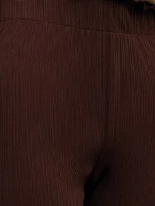 Nöista 塑形高腰裤，腰部有荷叶边，裤腿呈喇叭形；为日常秋季服装增添女性气质，为圣诞聚会或新年之夜的冬季服装增添光彩。 - 棕色 - 查看 7