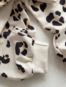 SHEIN 2pcs Young Girls Infant Kids Fashion Casual Chic Cool Beige Khaki All Over Black Leopard Cheetah Animal Print Pattern Long Sleeve Hooded Sweatshirt Hoodie Pullover Tops And Elastic Waist Sweatpants Joggers Pants Two Pieces Outfit Sets Tracksuit Thick Soft Clothes For Daily Wear School Streetwear Fall Autumn Winter - Multicolor - View 8