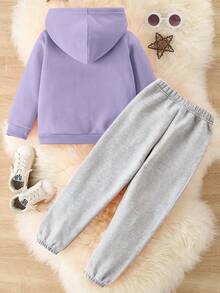 SHEIN Playful Pals 舒适秋冬款式，少女休闲时尚创意个性清新简约可爱虚拟女团角色标语印花连帽衫和运动裤套装，舒适穿搭 - 彩色 - 查看 3