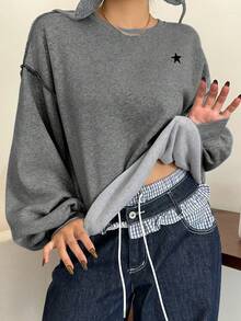 Dazy Plus 大尺碼星星印花寬鬆版型保暖內裡圓領運動衫，街頭風大尺碼女款，秋冬校園穿搭 - 灰色 - 查看 1