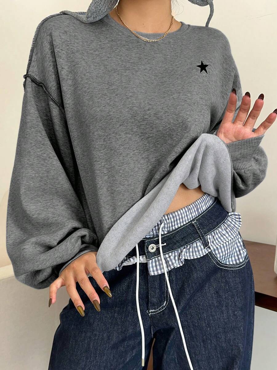 Dazy Plus 大尺碼星星印花寬鬆版型保暖內裡圓領運動衫,街頭風大尺碼女款,秋冬校園穿搭 - 灰色 - 查看 1