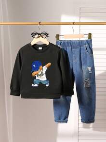 一套男童休闲时尚酷炫卡通熊印花长袖圆领卫衣和牛仔长裤套装，适合秋冬季休闲外出穿着。 - 黑色 - 查看 3
