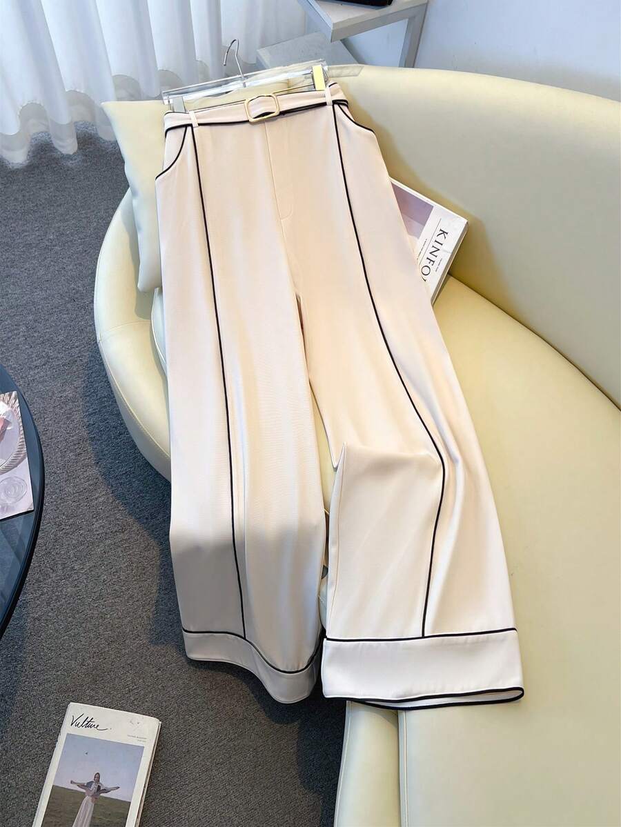 GlowEve CURVE Pantaloni eleganti e casual da donna, a gamba ampia, con tasche inclinate, dettagli a contrasto e fibbia metallica - Albicocca - Visualizzare 1