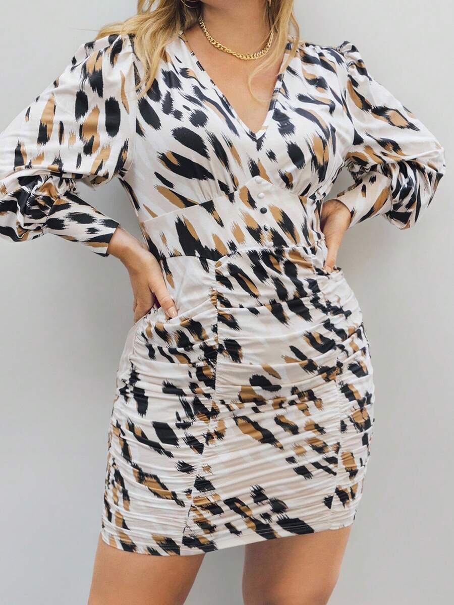 SHEIN Privé 大码女式V领长袖褶皱修身印花连衣裙 - 彩色 - 查看 1