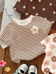 SHEIN 3件套可爱卡其色碎花系列，米白色、棕色条纹、棕色女婴休闲简约圆领短袖基础款T恤，适合所有季节日常穿着、居家、度假、假日，轻松舒适，可叠穿，时尚女婴，休闲装，儿童碎花图案服装，时尚秋季，时尚冬季，新款，清凉舒适 - 彩色 - 查看 5