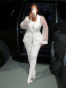 Slaydiva Noutăți Toamnă/Iarnă 2025 Haine pentru femei, Costume de Halloween pentru festivaluri de muzică, Rochii de ziua de naștere, Ținute casual de bază, Timp liber, Călătorii în croazieră, Plajă, Baie de soare, Hituri virale, Streetwear, Punk, Club, Blazer alb transparent din organza, model patchwork, cu pantaloni evazați mulați, Ținute de club sexy transparente, Seturi de lounge mărime mare