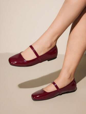 CUCCOO CURVES 宽版时尚勃艮第红玛丽珍方头舒适平底鞋，适合大码女士，适合日常穿着和通勤