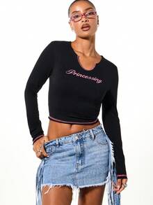 SUMWON WOMEN Áo thun crop top tay dài cổ khoét họa tiết công chúa màu hồng - màu đen - Xem 6