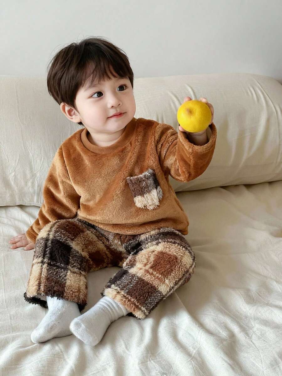 幼儿男童格子抓绒圆领长袖上衣和裤子套装，卡其色，舒适保暖的冬季假日圣诞节亲子装，适合秋冬季穿着 - 咖啡棕 - 查看 1