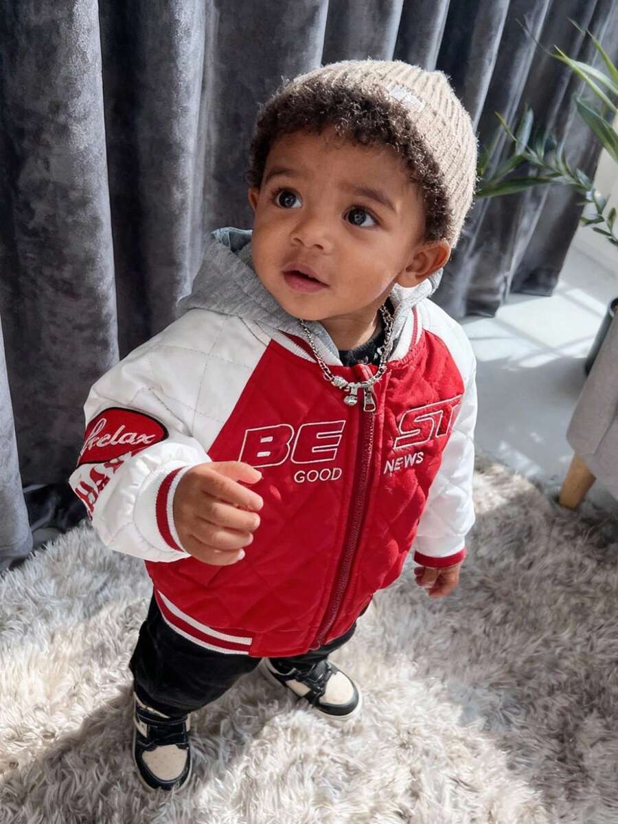 SHEIN 1pc Baby Boys Toddler Infant Kids Cool Sporty Varsity Baseball Style Red White Color Block Letter Graphic BEST GOOD NEWS Print Diamond Quilted Texture Long Sleeve Hooded Full Zip Up Bomber Jacket Coat Soft Thick Padded Lightweight Outerwear Windbreaker Tops Clothes For Outdoor School Daily Wear Spring Fall WinterToddler Boys' Hooded Patchwork Quilted Letter Jacket, Soft & Comfortable Fabric, Casual & Fashionable, Suitable For Outdoor & Indoor Wear, Winter,Christmas Family Gathering - Multicolor - View 1