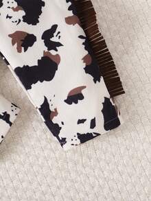 SHEIN 两件套幼儿男童西部牛仔休闲百搭可爱西部牧场图案印花口袋连体裤，饰有流苏，搭配红色头巾和无遮阳西部牛仔帽 - 杏色 - 查看 6