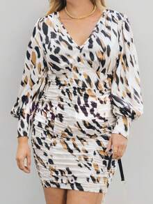 SHEIN Privé 大码女式V领长袖褶皱修身印花连衣裙 - 彩色 - 查看 5