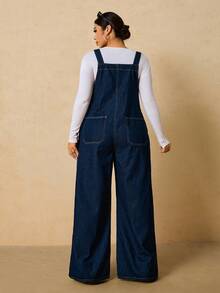 SHEIN PETITE CURVE Peto vaquero holgado de talla grande para mujer con diseño de botones, bolsillos y piernas anchas, de estilo casual y elegante, en color azul oscuro, con un ajuste suelto y bolsillos funcionales, ideal para uso diario, invierno, Navidad, Año Nuevo, Acción de Gracias, viajes, graduación, estilo Y2K, uso casual, fiesta, boda, negocios y talla grande - Azul - Ver 5