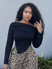 Alexandranx 不对称领口和下摆褶皱黑色 T 恤 - 黑色 - 查看 3