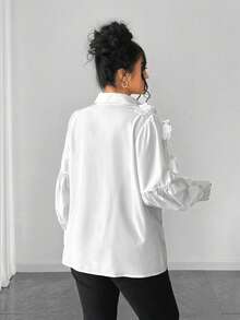 SHEIN Elenzya 大码女式纯色长袖单排扣优雅衬衫，饰有3D立体花卉图案 - 白色 - 查看 2