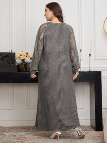 Modelyn Gaun Wanita Ukuran Besar Musim Gugur/Dingin dengan Detail Renda dan Motif Bunga Matahari Patchwork yang Lembut - Dark Grey - View 4