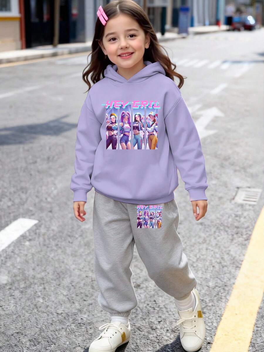 SHEIN Playful Pals 舒适秋冬款式,少女休闲时尚创意个性清新简约可爱虚拟女团角色标语印花连帽衫和运动裤套装,舒适穿搭 - 彩色 - 查看 1