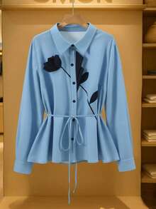 GlowEve CURVE 大码女式休闲/办公条纹3D立体花卉贴花装饰长袖衬衫，腰部系带，秋冬款 - 藍色 - 查看 4