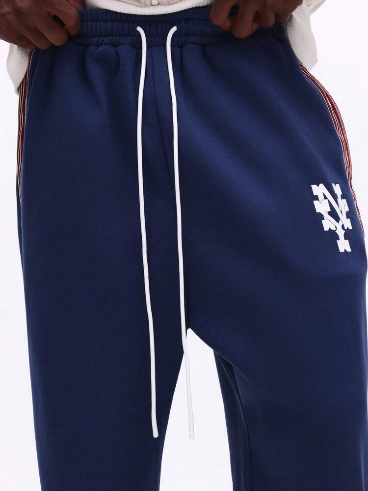 Pantaloni della tuta blu navy con dettaglio a striscia laterale