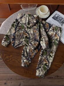 SHEIN 2 件套小男孩树叶迷彩全身印花连帽运动衫和裤子套装，休闲运动街头服饰，适合秋冬季