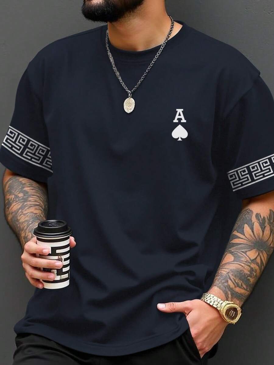 Manfinity Roughcore 加大码男士时尚黑桃A字母印花短袖T恤,休闲百搭,简约百搭,送给男友或家人的绝佳礼物 - 彩色 - 查看 1