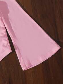 SHEIN 年轻女孩时尚修身休闲圆领荷叶边喇叭袖长袖T恤，适合秋冬季日常穿着、居家、聚会，也可与姐妹装搭配。 - 淺粉色 - 查看 4