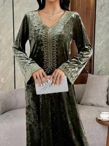 Al Najma 女士丝绒刺绣领阿拉伯风格连衣裙，秋冬款 - 軍綠色 - 查看 3