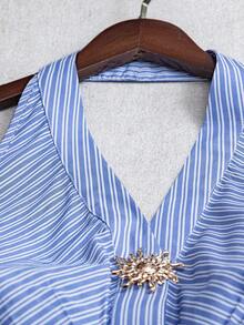 Airaco 大码女式优雅条纹金属装饰露背吊带上衣和短裤两件套 - 藍白色 - 查看 4