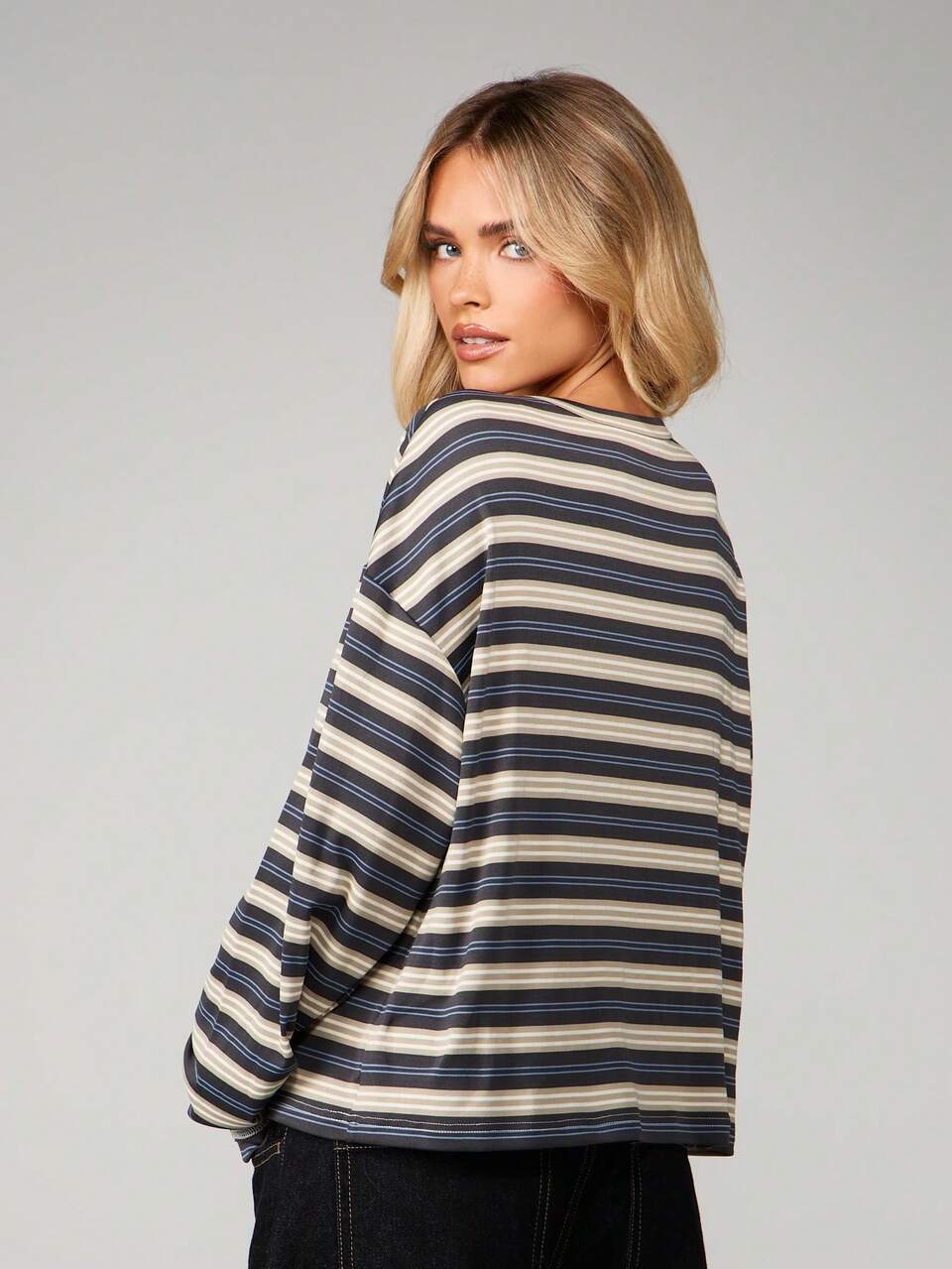 MISSGUIDED Camicia a maniche lunghe con righe e collo a equipaggio, adatta per uso casual quotidiano