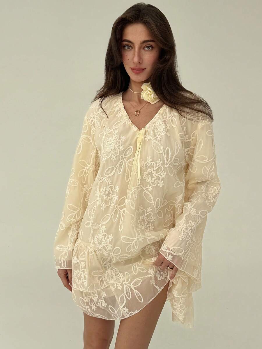 Aloruh Vestido mini de moda holgado con mangas largas, frente de malla bordada con flores y lazo - Blanco - Ver 1