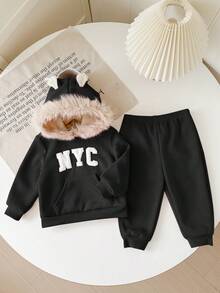 两件套女婴针织抓绒连帽衫，配有可爱的3D耳朵设计和字母刺绣，以及针织抓绒裤，适合外出、聚会等场合，简约百搭，适合室内、室外、日常穿着、运动、玩耍、派对、拍照、圣诞节等各种场合。 - 黑色 - 查看 8