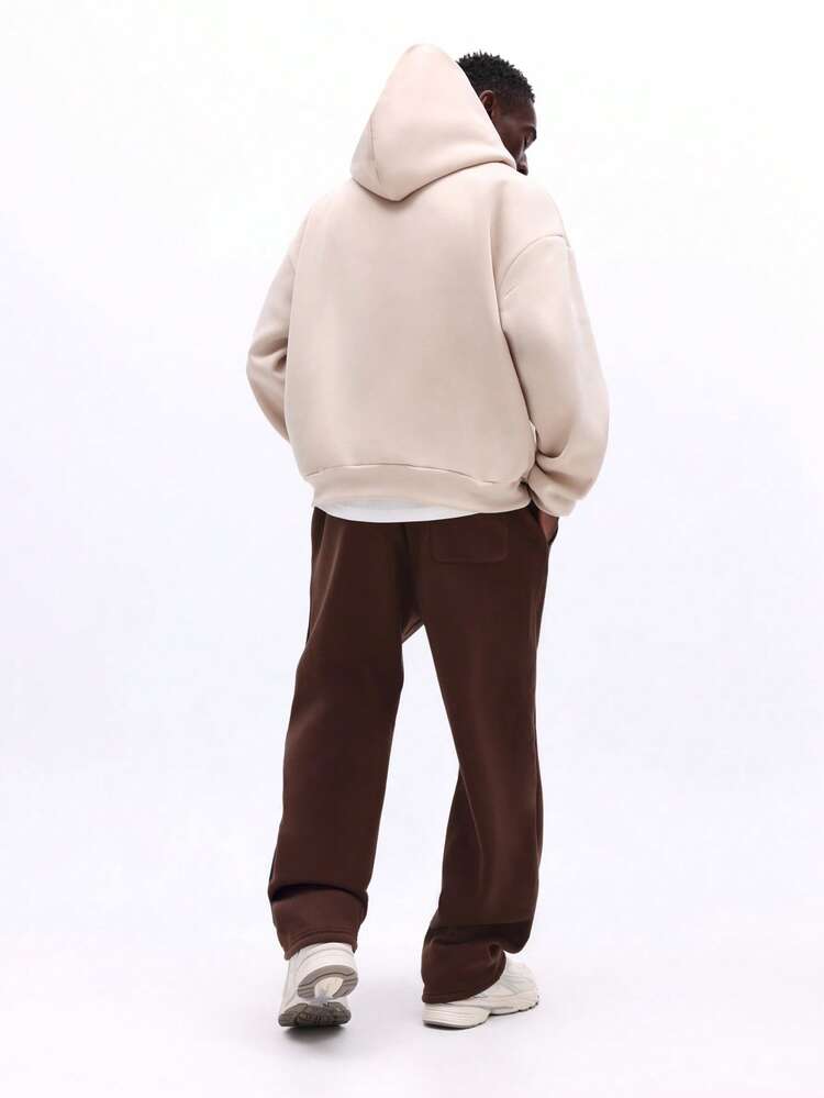 Conjunto de moletom bege com calça de moletom marrom