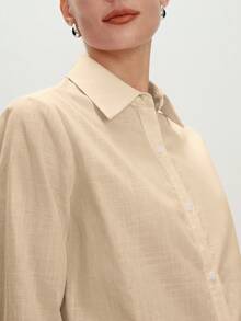 BizChic Áo sơ mi nữ cổ bẻ cài cúc phía trước màu trơn mới mùa Xuân/Hè, thanh lịch, sang trọng, phù hợp cho công sở, đi làm hàng ngày, phong cách retro thập niên 90, trang phục Giáng sinh và Năm mới, thời trang dự tiệc Ngày Valentine, đi biển, tốt nghiệp, tối giản, lãng mạn, đa năng, phù hợp cho khách dự đám cưới, chủ nhà, hẹn hò, tiệc tùng, hòa nhạc, bữa trưa, sân bay, nhiều dịp khác nhau. - Màu Khaki - Xem 6