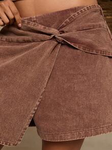 Freevana Fustă-short casual pentru femei de mărime mare, cu tiv asimetric și talie răsucită - Maro - Vizualizare 2
