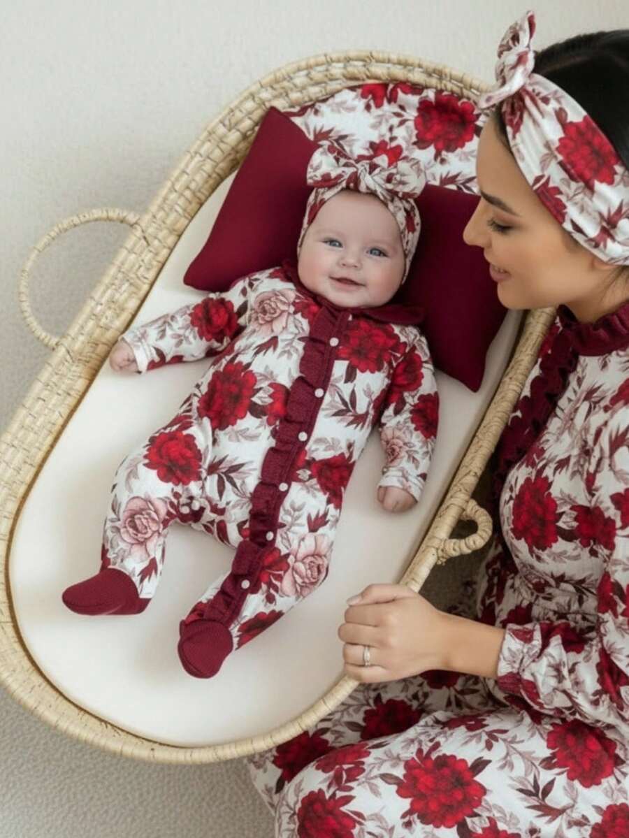 SHEIN 3 件套婴儿女孩优雅花卉印花长袖连体衣、头巾和披肩舒适家居服套装